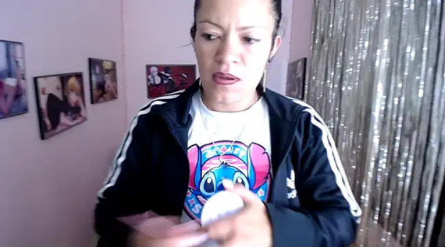 Snapshot of Cristal_w chatting on 03-04-25, 04:30 Cristal w online show from 03-04-25, 04:30