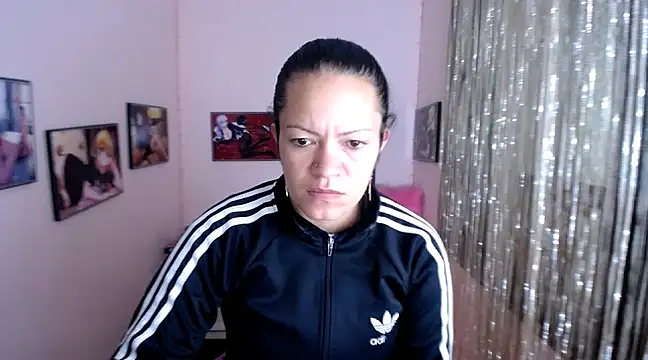 Snapshot of Cristal_w chatting on 03-04-25, 08:05 Cristal w online show from 03-04-25, 08:05