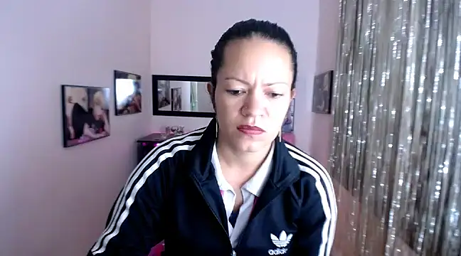 Snapshot of Cristal_w chatting on 03-06-25, 06:37 Cristal w online show from 03-06-25, 06:37