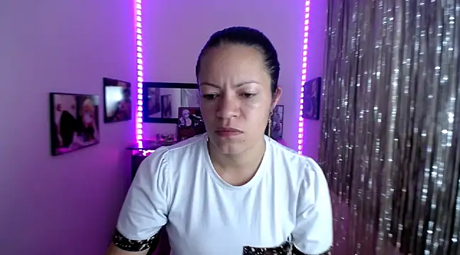 Snapshot of Cristal_w chatting on 03-08-25, 02:40 Cristal w online show from 03-08-25, 02:40