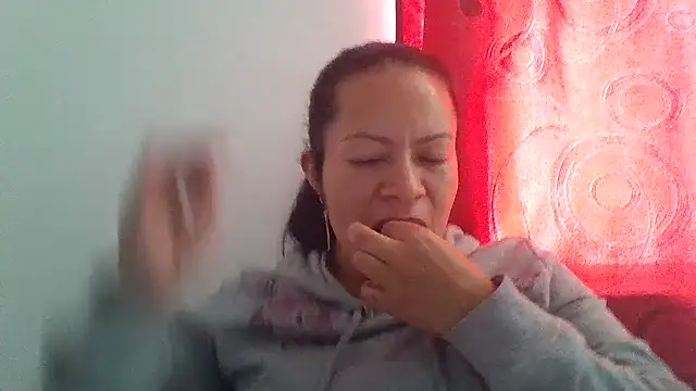 Snapshot of Cristal_w chatting on 03-11-25, 06:30 Cristal w online show from 03-11-25, 06:30