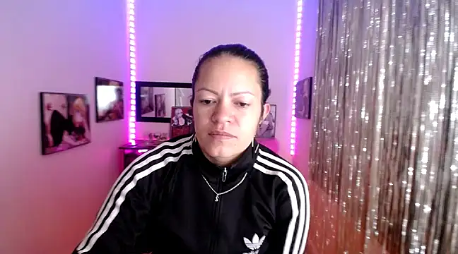 Snapshot of Cristal_w chatting on 03-13-25, 04:23 Cristal w online show from 03-13-25, 04:23