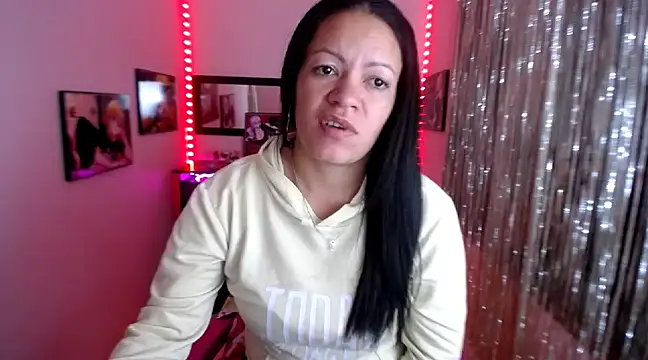 Snapshot of Cristal_w chatting on 03-17-25, 02:56 Cristal w online show from 03-17-25, 02:56