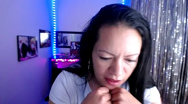 Snapshot of Cristal_w chatting on 03-18-25, 05:53 Cristal w online show from 03-18-25, 05:53