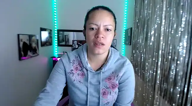 Snapshot of Cristal_w chatting on 03-20-25, 03:36 Cristal w online show from 03-20-25, 03:36