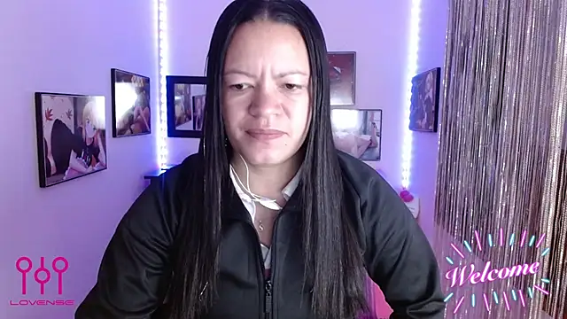 Snapshot of Cristal_w chatting on 09-11-25, 01:00 Cristal w online show from 09-11-25, 01:00