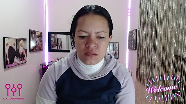 Snapshot of Cristal_w chatting on 09-26-25, 12:20 Cristal w online show from 09-26-25, 12:20