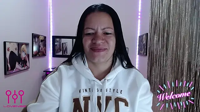 Snapshot of Cristal_w chatting on 09-30-25, 12:54 Cristal w online show from 09-30-25, 12:54