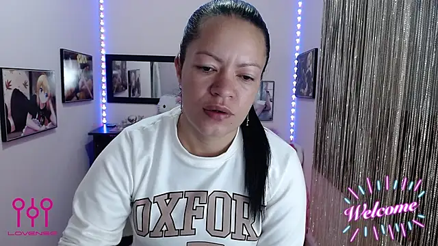 Snapshot of Cristal_w chatting on 10-10-25, 01:32 Cristal w online show from 10-10-25, 01:32