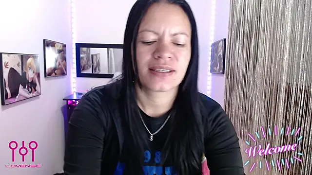 Snapshot of Cristal_w chatting on 10-14-25, 12:50 Cristal w online show from 10-14-25, 12:50