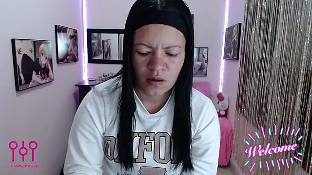 Snapshot of Cristal_w chatting on 10-23-25, 01:10 Cristal w online show from 10-23-25, 01:10