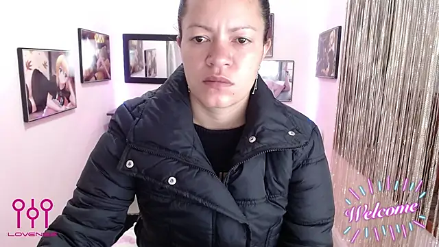 Snapshot of Cristal_w chatting on 10-24-25, 12:45 Cristal w online show from 10-24-25, 12:45