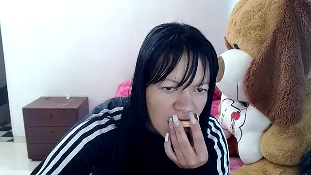Snapshot of Cristal_w chatting on 02-17-26, 02:57 Cristal w online show from 02-17-26, 02:57