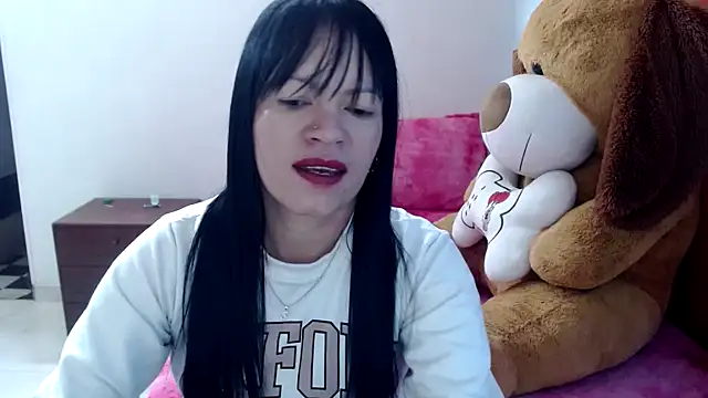 Snapshot of Cristal_w chatting on 02-18-26, 05:53 Cristal w online show from 02-18-26, 05:53