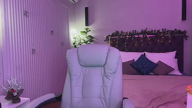 XtraHotX online show from 01-08-25, 01:42