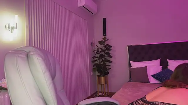 XtraHotX online show from 01-19-25, 01:10