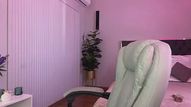 XtraHotX online show from 02-06-25, 07:13