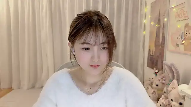 Snapshot of SHUIshui_ chatting on 12-30-24, 05:02 SHUIshui online show from 12-30-24, 05:02