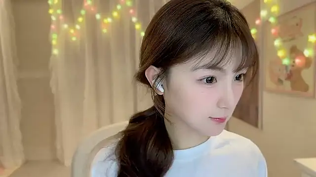 Snapshot of SHUIshui_ chatting on 02-07-25, 01:53 SHUIshui online show from 02-07-25, 01:53