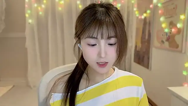 Snapshot of SHUIshui_ chatting on 02-08-25, 01:54 SHUIshui online show from 02-08-25, 01:54