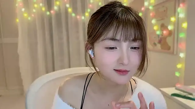 Snapshot of SHUIshui_ chatting on 02-08-25, 04:57 SHUIshui online show from 02-08-25, 04:57