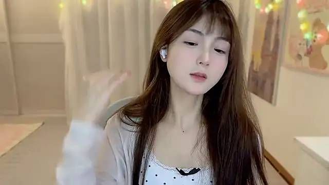 Snapshot of SHUIshui_ chatting on 02-17-25, 02:15 SHUIshui online show from 02-17-25, 02:15