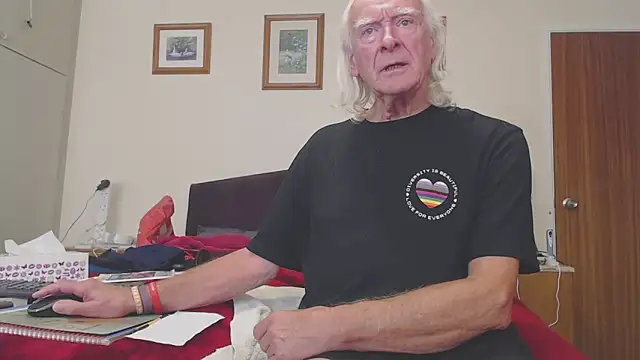 WaverlyKernow online show from 10-11-25, 01:42