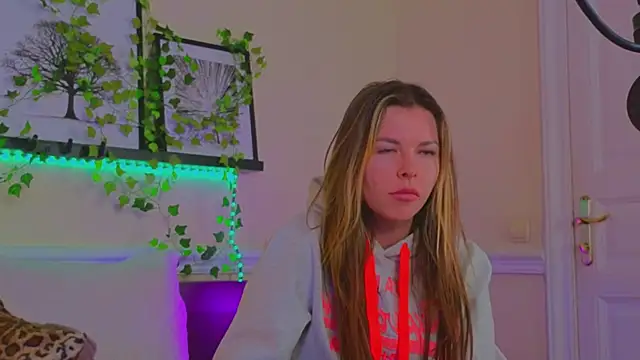 Real Tini online show from 01-17-25, 01:03