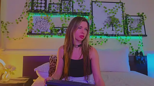 Real Tini online show from 01-18-25, 07:04