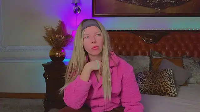 Real Tini online show from 02-10-26, 06:17