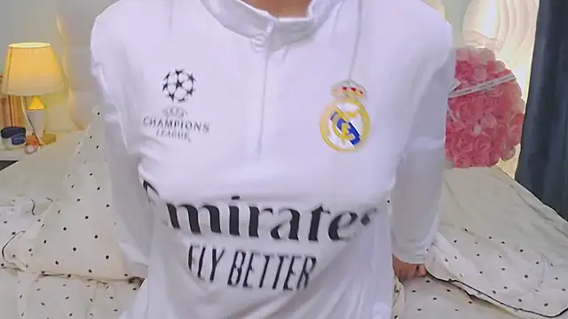 Snapshot of NGOCHA_06 chatting on 12-19-25, 04:19 NGOCHA 06 online show from 12-19-25, 04:19