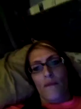 Snapshot of beelzebubblesxo chatting on 09-25-25, 02:04 beelzebubblesxo online show from 09-25-25, 02:04