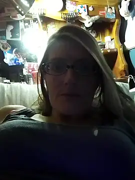 Snapshot of beelzebubblesxo chatting on 10-25-25, 04:20 beelzebubblesxo online show from 10-25-25, 04:20