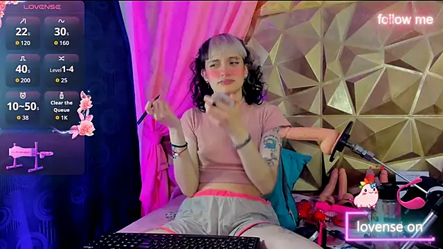 Snapshot of neeko_princes chatting on 09-26-25, 12:20 neeko princes online show from 09-26-25, 12:20