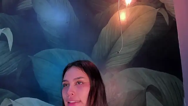 Snapshot of sweett_dirty chatting on 12-23-24, 03:44 sweett dirty online show from 12-23-24, 03:44