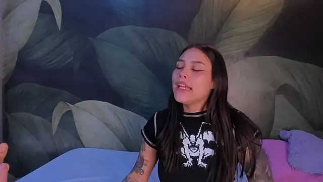 Snapshot of sweett_dirty chatting on 03-05-25, 03:18 sweett dirty online show from 03-05-25, 03:18