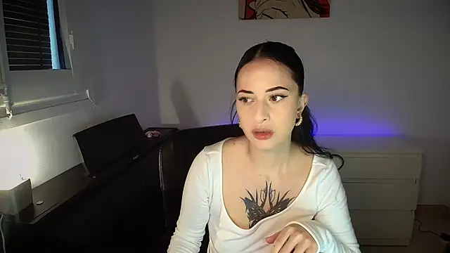 Snapshot of Windy_butterfly chatting on 12-02-25, 08:30 Windy butterfly online show from 12-02-25, 08:30