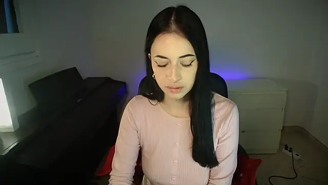 Snapshot of Windy_butterfly chatting on 12-14-25, 03:28 Windy butterfly online show from 12-14-25, 03:28