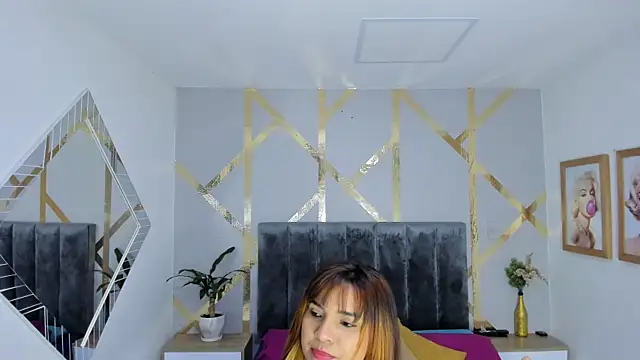 angelina castroo online show from 12-17-24, 03:17