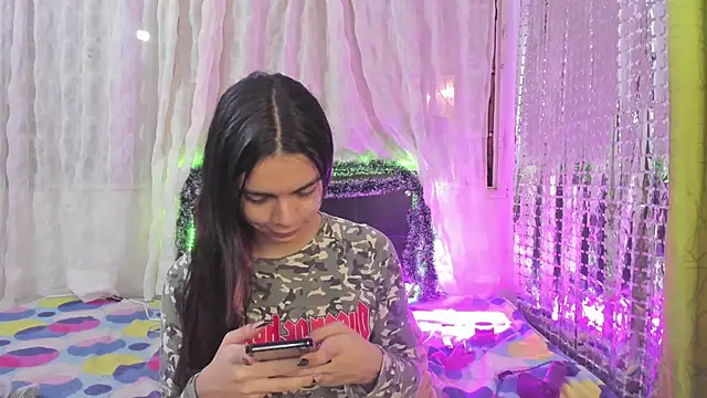 Snapshot of Megan_Miles02 chatting on 12-20-24, 08:28 Megan Miles02 online show from 12-20-24, 08:28