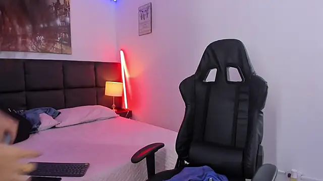 Snapshot of Megan_Miles02 chatting on 03-19-25, 02:27 Megan Miles02 online show from 03-19-25, 02:27