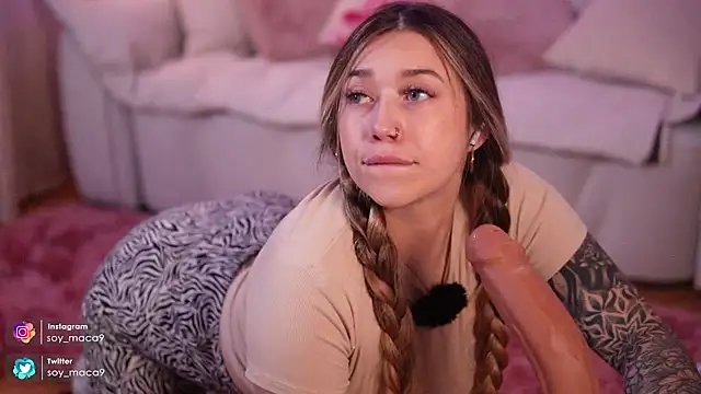 Snapshot of lilith_gray9 chatting on 11-18-25, 04:39 lilith gray9 online show from 11-18-25, 04:39