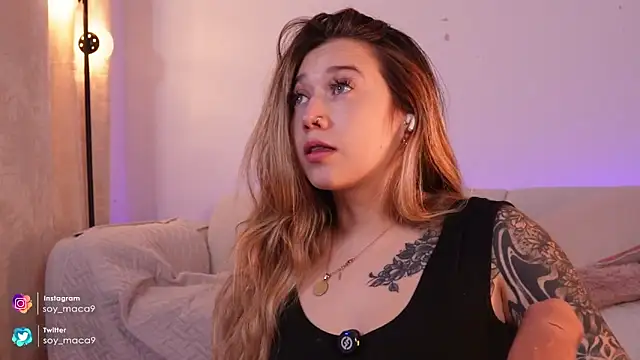 Snapshot of lilith_gray9 chatting on 12-20-25, 04:19 lilith gray9 online show from 12-20-25, 04:19