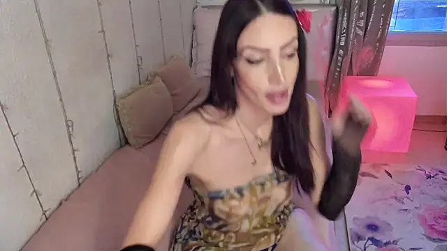 AlicianeFrancaise online show from 11-16-25, 12:11