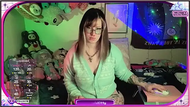 Snapshot of AmbrosiaKitty chatting on 04-17-26, 05:10 AmbrosiaKitty online show from 04-17-26, 05:10