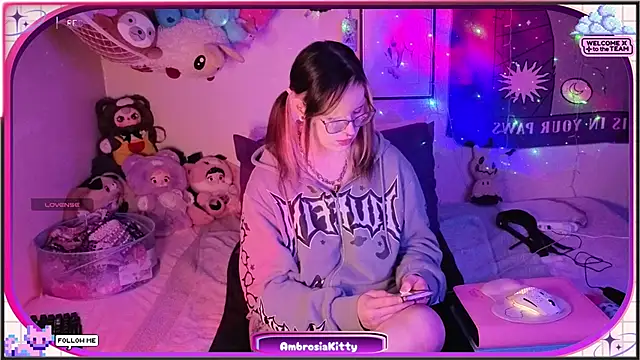 Snapshot of AmbrosiaKitty chatting on 05-21-26, 10:44 AmbrosiaKitty online show from 05-21-26, 10:44