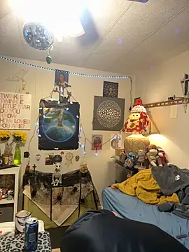 Snapshot of BobbyQ29 chatting on 12-15-25, 08:40 BobbyQ29 online show from 12-15-25, 08:40