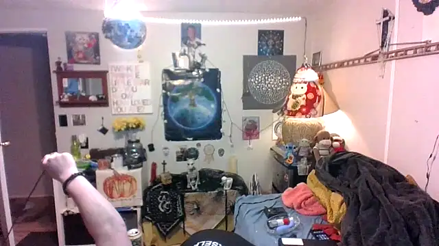 Snapshot of BobbyQ29 chatting on 12-18-25, 09:59 BobbyQ29 online show from 12-18-25, 09:59