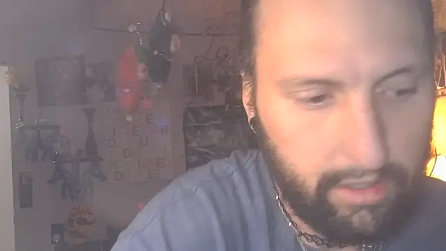 Snapshot of BobbyQ29 chatting on 01-18-26, 04:05 BobbyQ29 online show from 01-18-26, 04:05