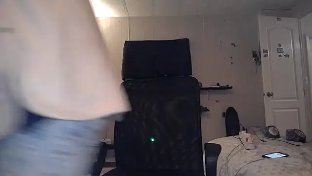 Snapshot of BobbyQ29 chatting on 02-02-26, 04:00 BobbyQ29 online show from 02-02-26, 04:00